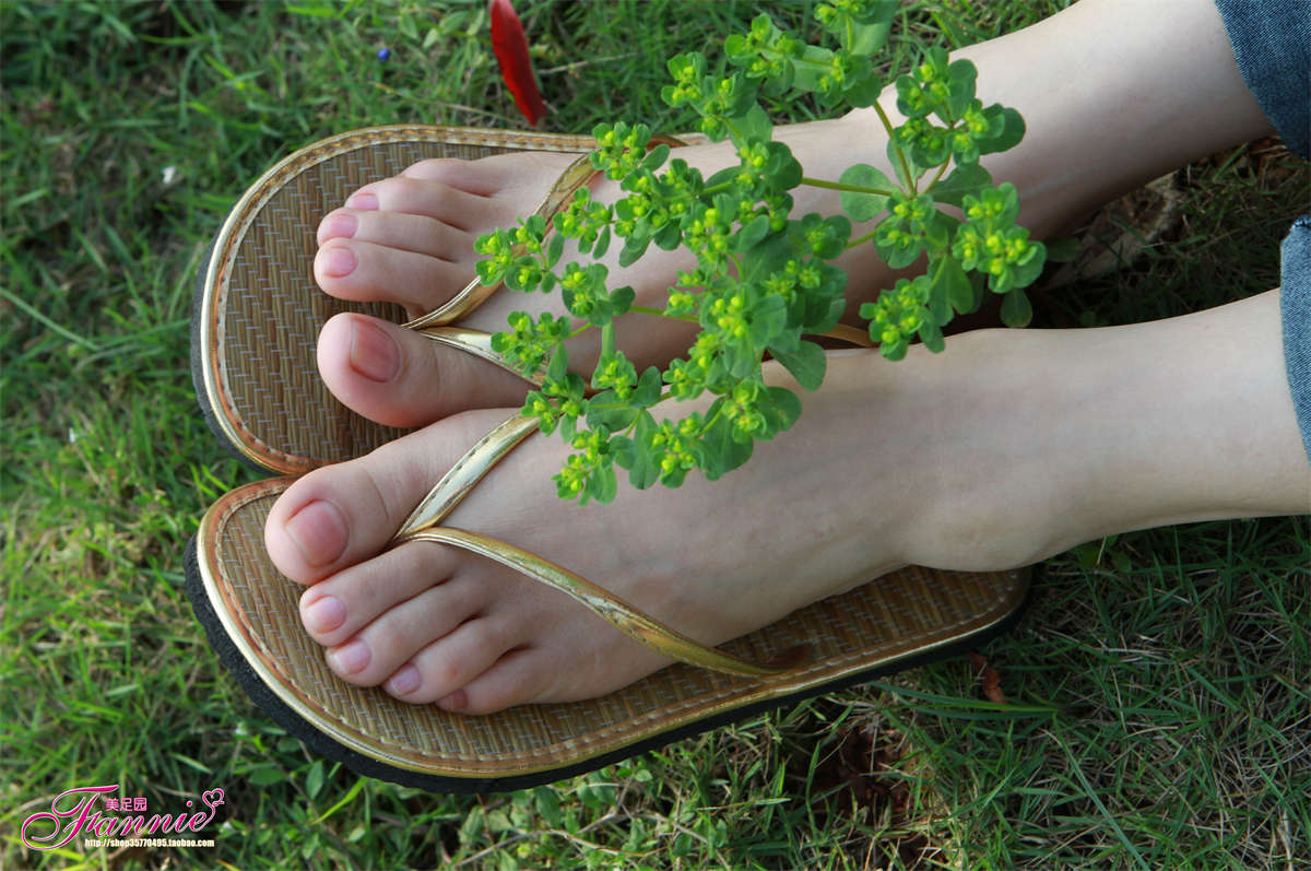 Fannie芬妮美足园NO.673 绿野芳踪（4）-日更街拍