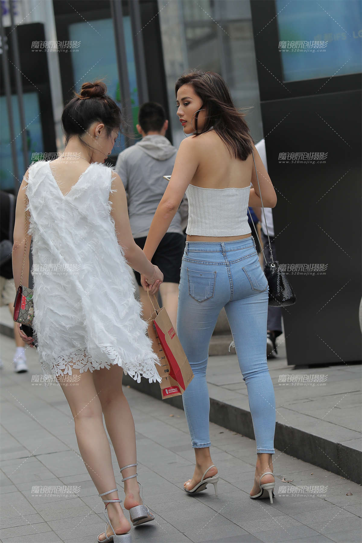 图片[2]-【凯恩赛贴】迷人紧身牛仔裤-日更街拍