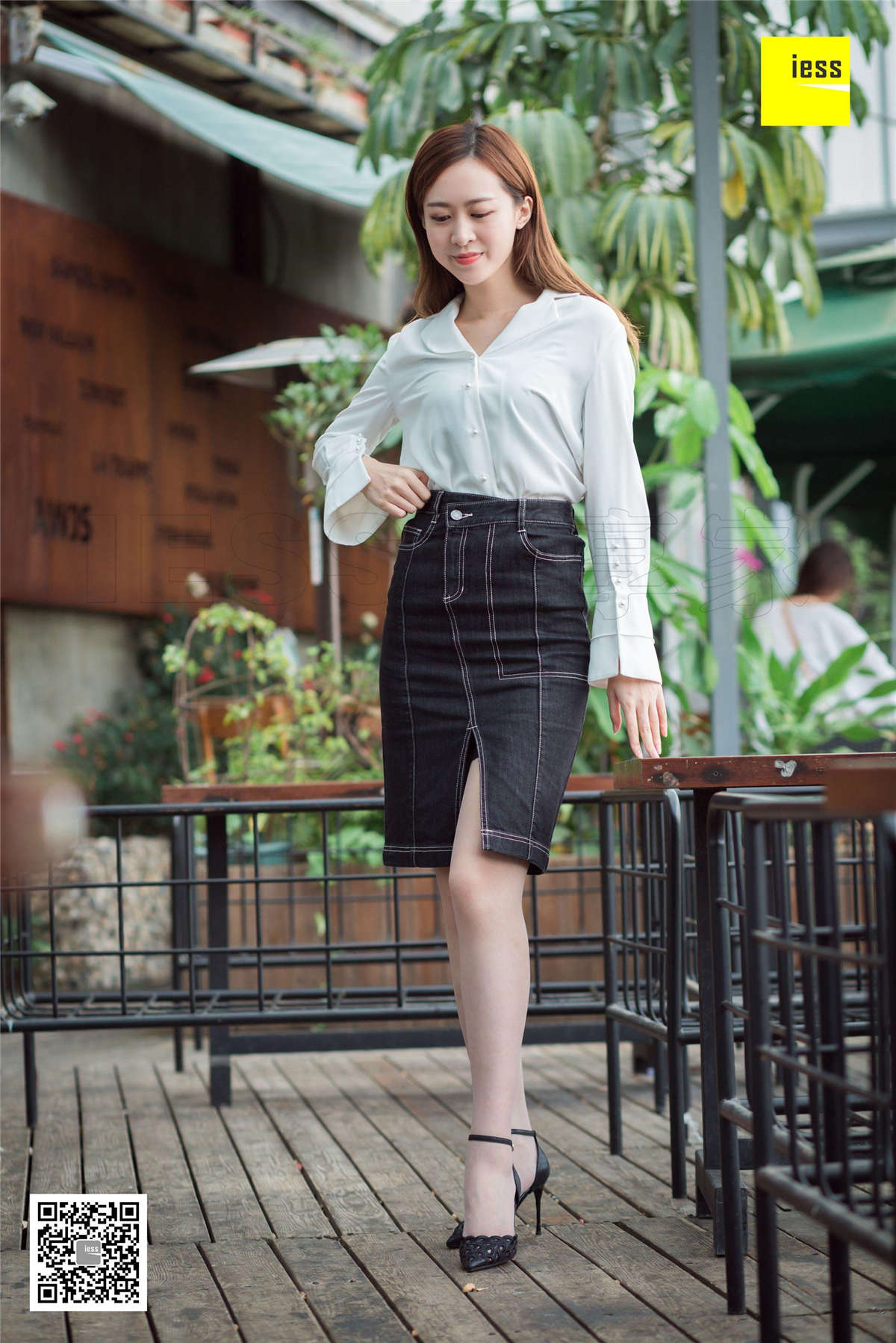 IESS异思趣向 丝享家382期：紫紫知性灰丝紫紫-日更街拍