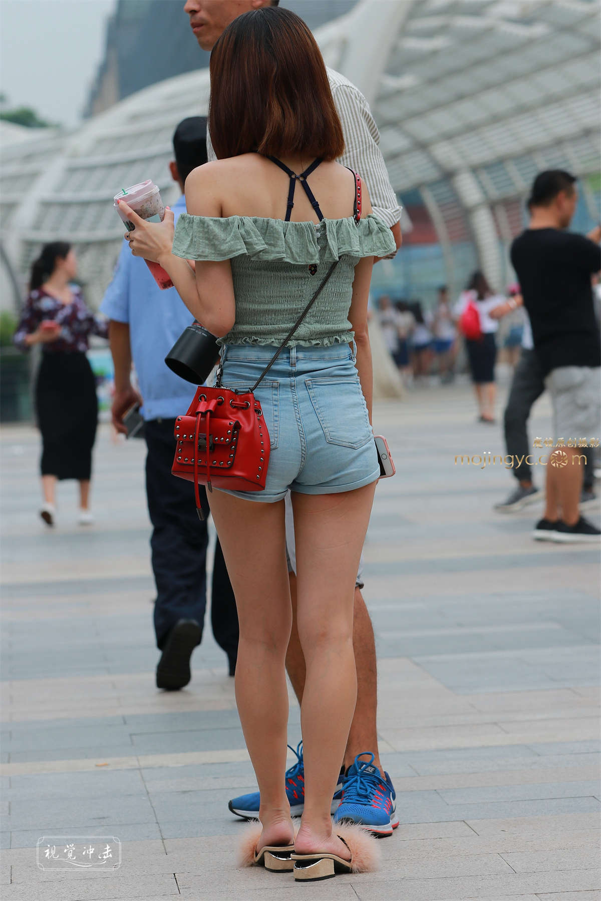 图片[2]-一字肩 小蛮腰 高腰热裤 美眉-日更街拍