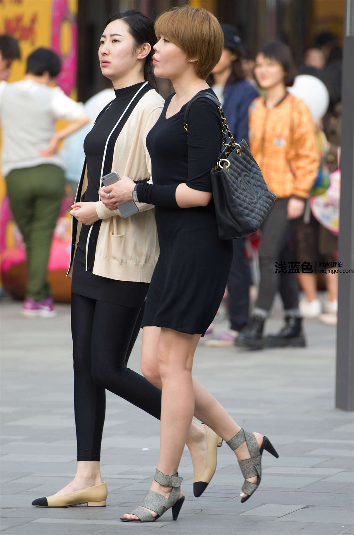 丁字裤针织裙短发美女-日更街拍