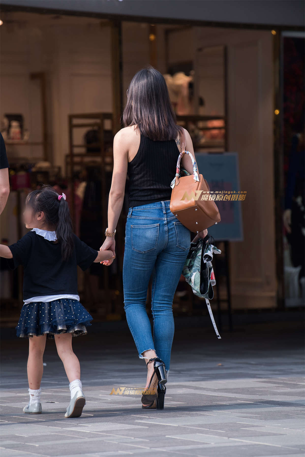 图片[2]-【一只傻麋鹿赛帖】线条流畅、紧牛少妇-日更街拍