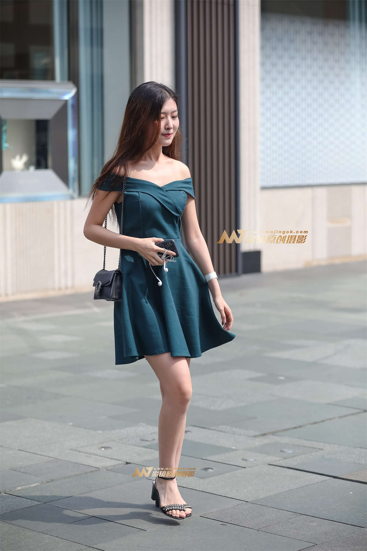 【凯恩赛帖】水灵灵的空乘职业女孩 果然气质非凡-日更街拍