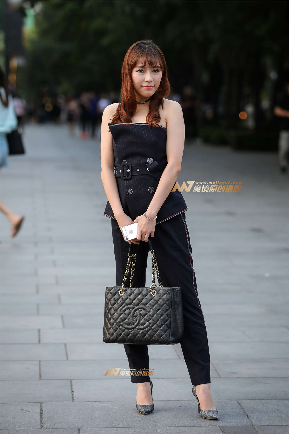 有点日本女忧气质的美丽留学生-日更街拍