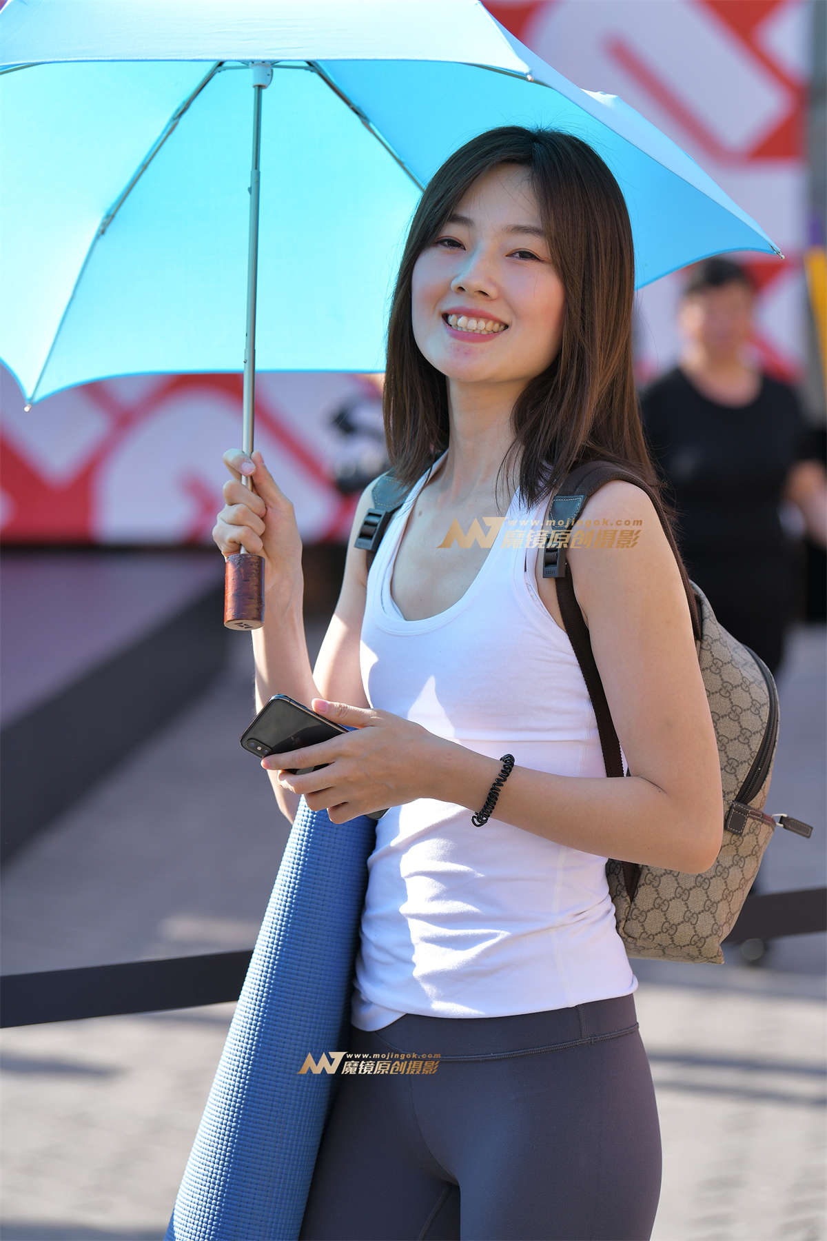 【红石赛帖】去练瑜伽的少妇-日更街拍