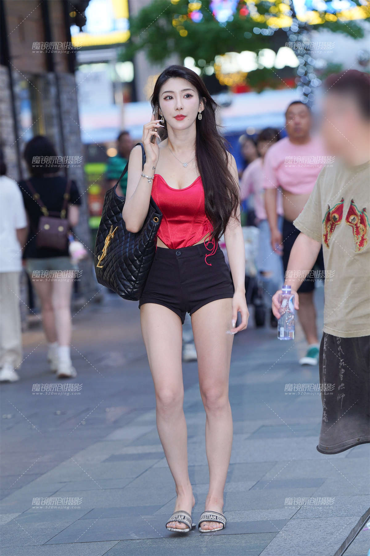 热裤大长腿-日更街拍