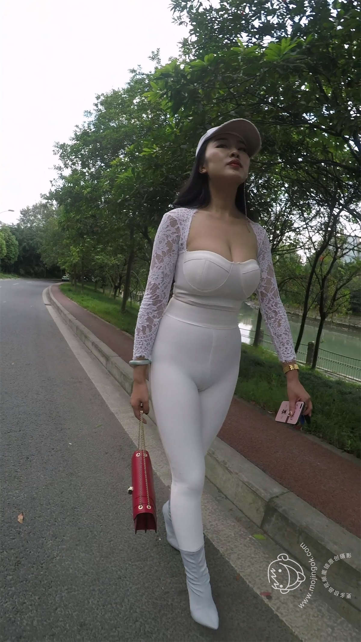 图片[2]-超跑丰腴丰满美女-日更街拍