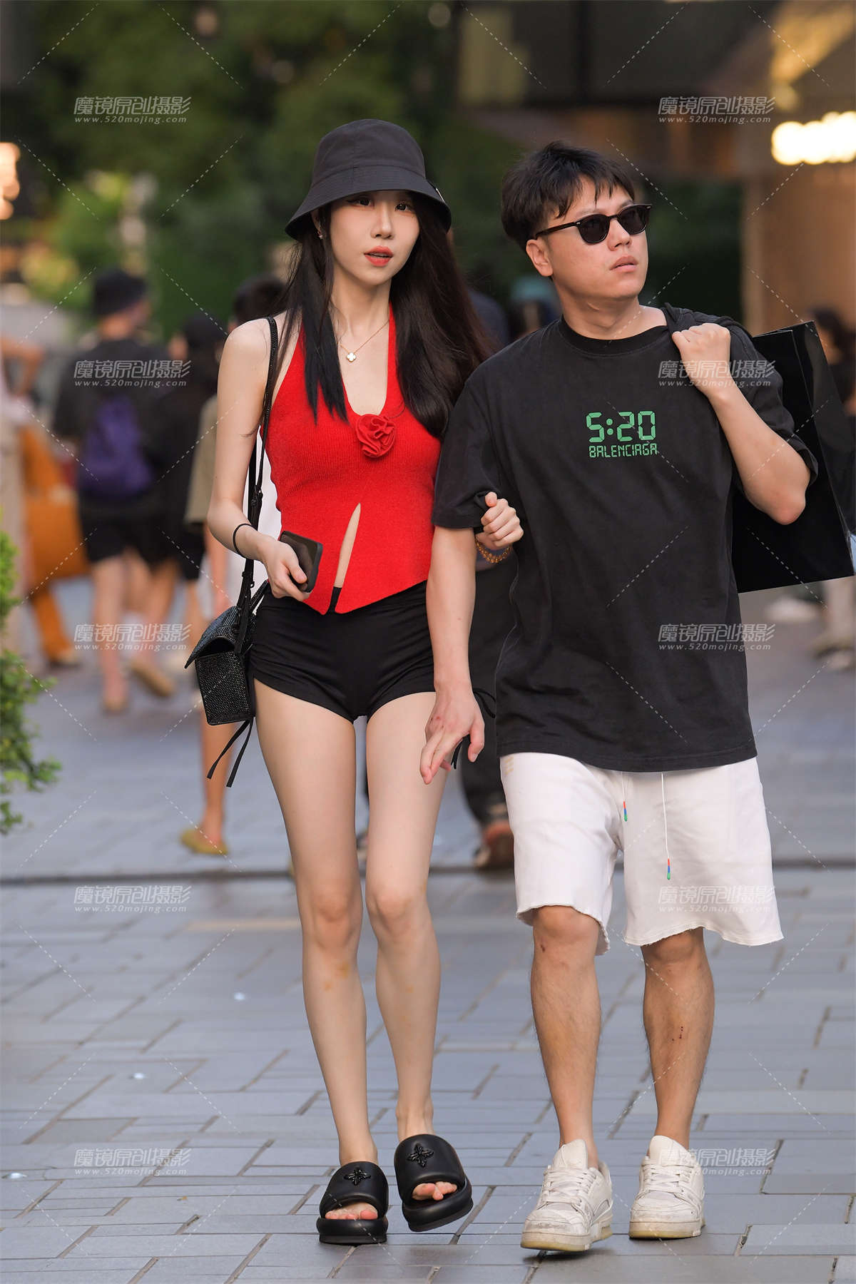 图片[2]-红衣黑帽小妹-日更街拍