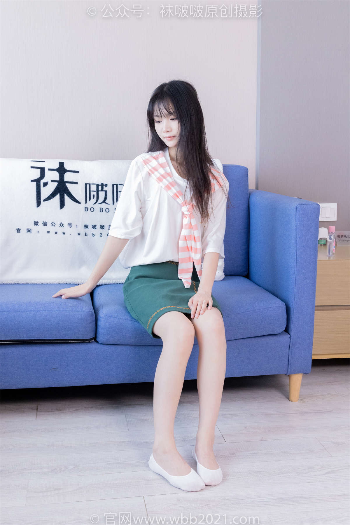 图片[2]-袜啵啵 No.394 甜甜圈-运动鞋、白船袜、裸足、裸足涂抹精油玩鞋子剧情 花絮版-日更街拍