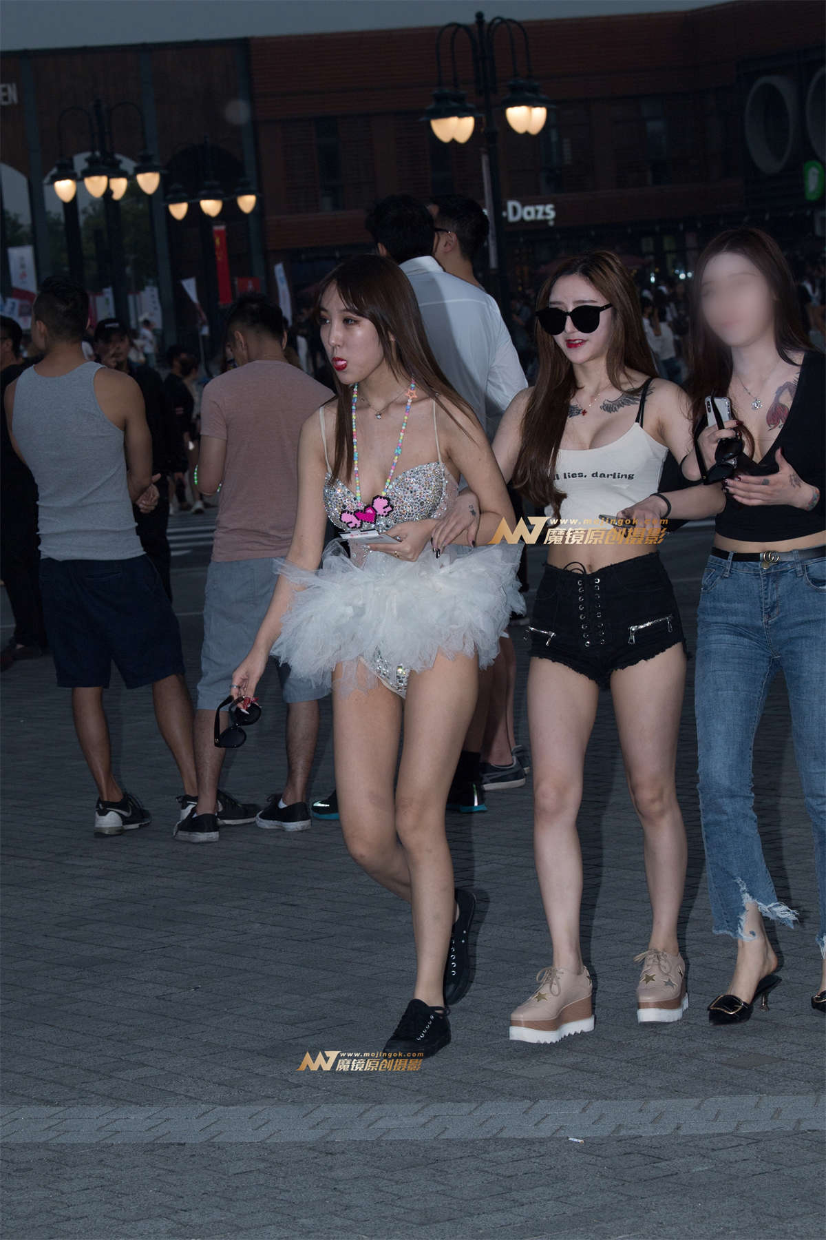 【一只傻麋鹿赛帖】性感的TUTU裙美眉-日更街拍