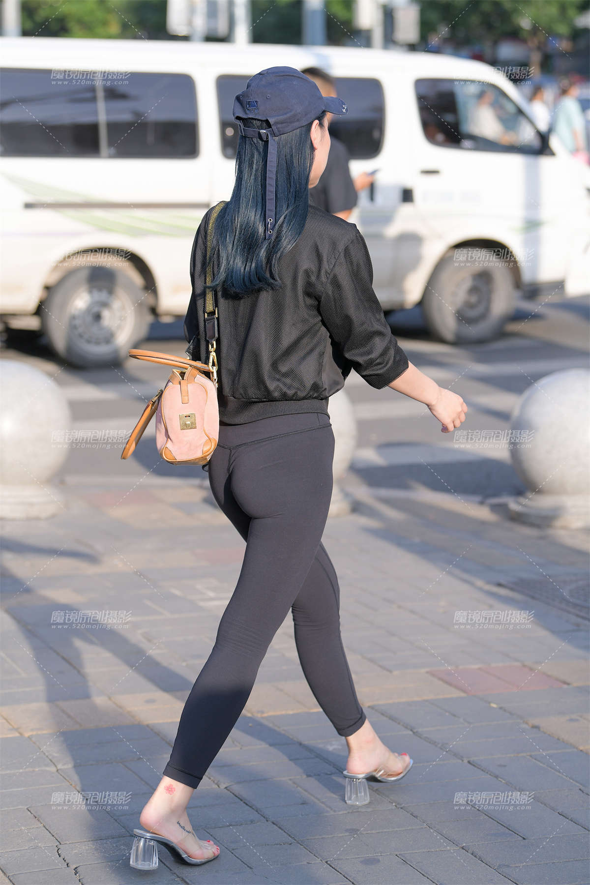 图片[2]-【红石赛帖】性感气质紧身裤美女-日更街拍