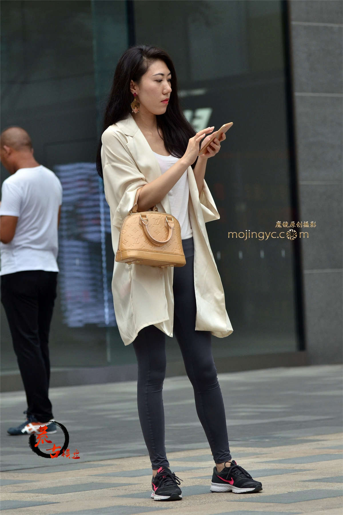 10-03 紧身裤子-日更街拍