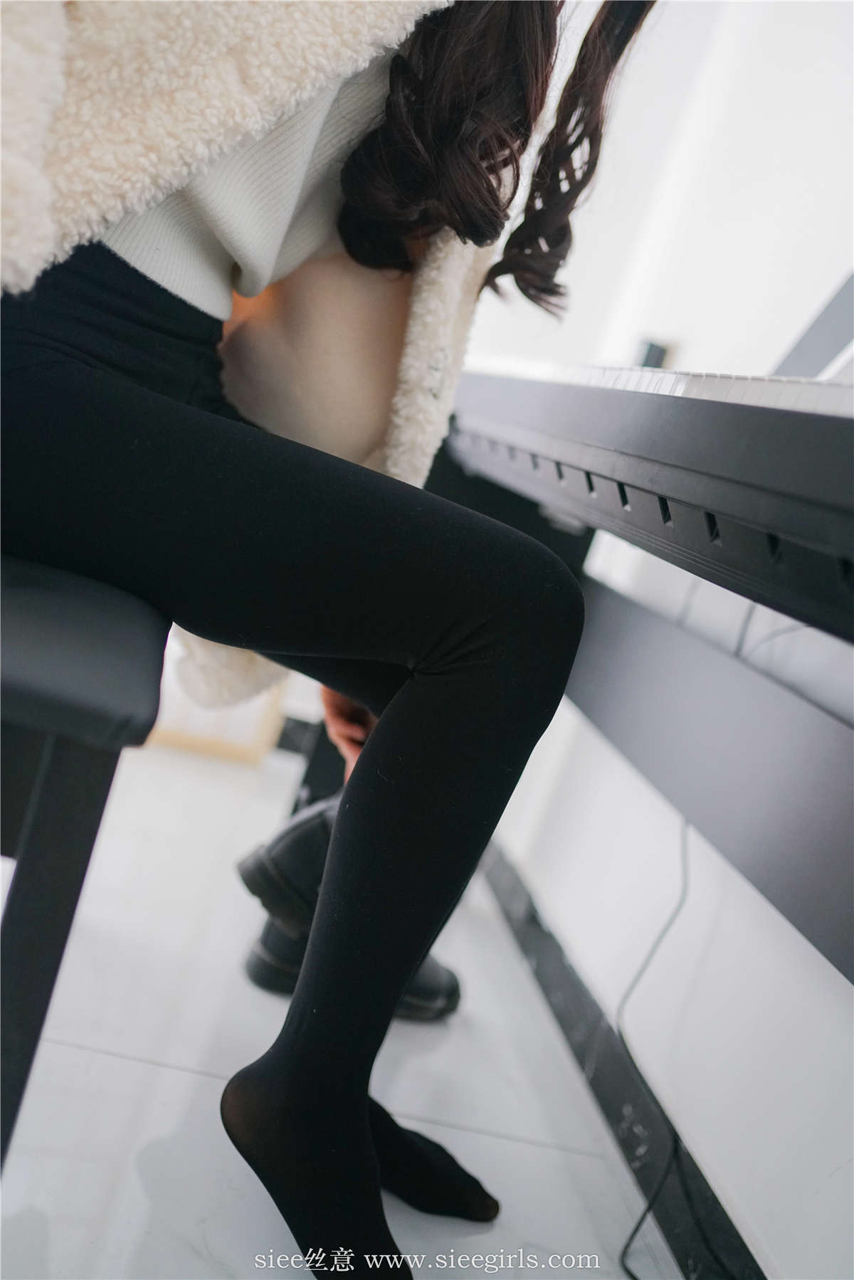 图片[2]-SIEE丝意 NO.421 童童 时光温柔以待-日更街拍