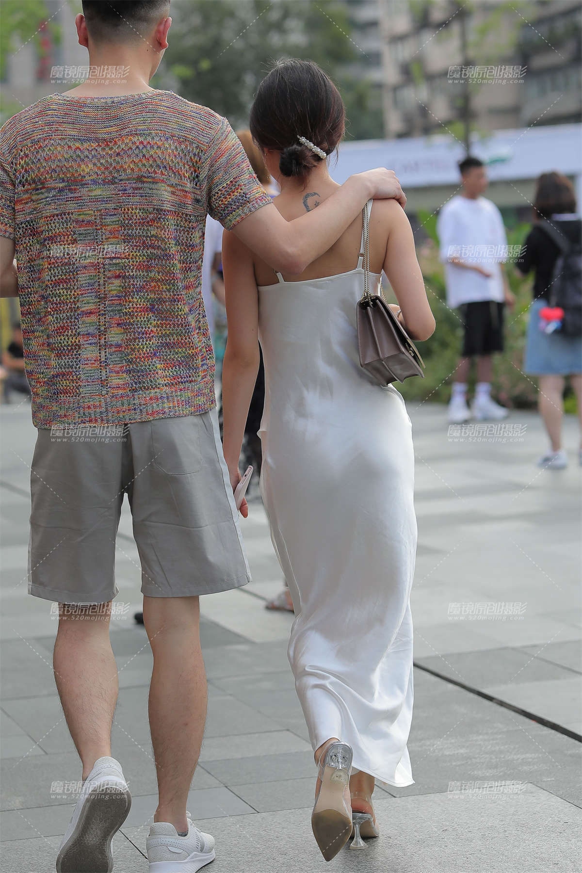 图片[2]-【凯恩赛贴】女人味十足的连衣裙-日更街拍