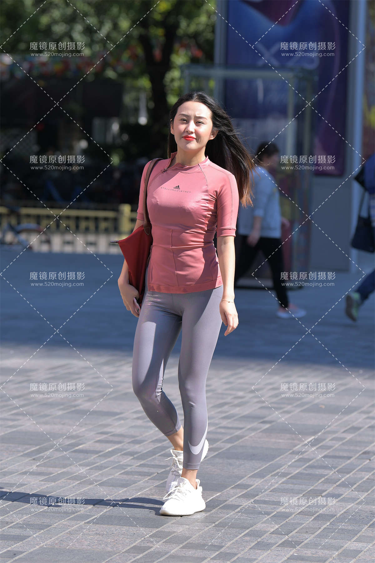 【红石赛帖】性感紧身裤少妇-日更街拍