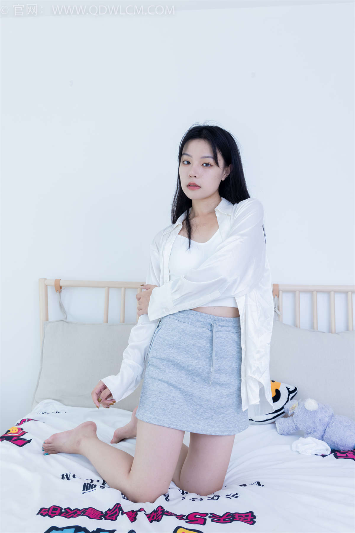 物恋传媒 NO.2051 舒舒-一地白雪-日更街拍