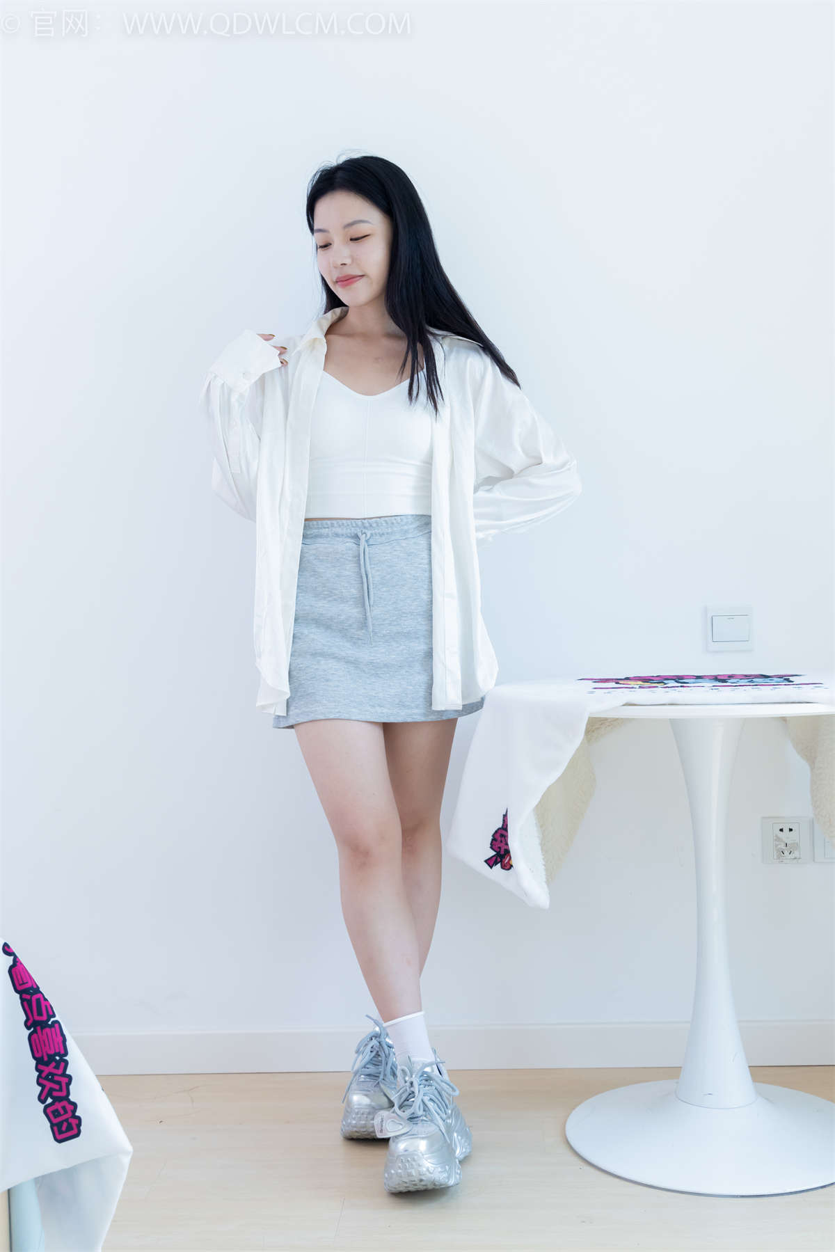 图片[2]-物恋传媒 NO.2051 舒舒-一地白雪-日更街拍