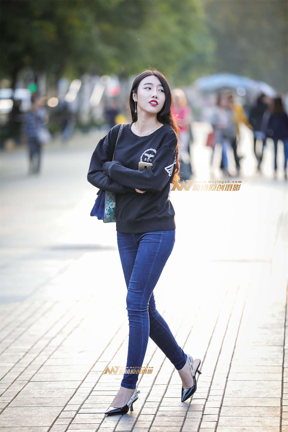 长腿牛仔美眉-日更街拍