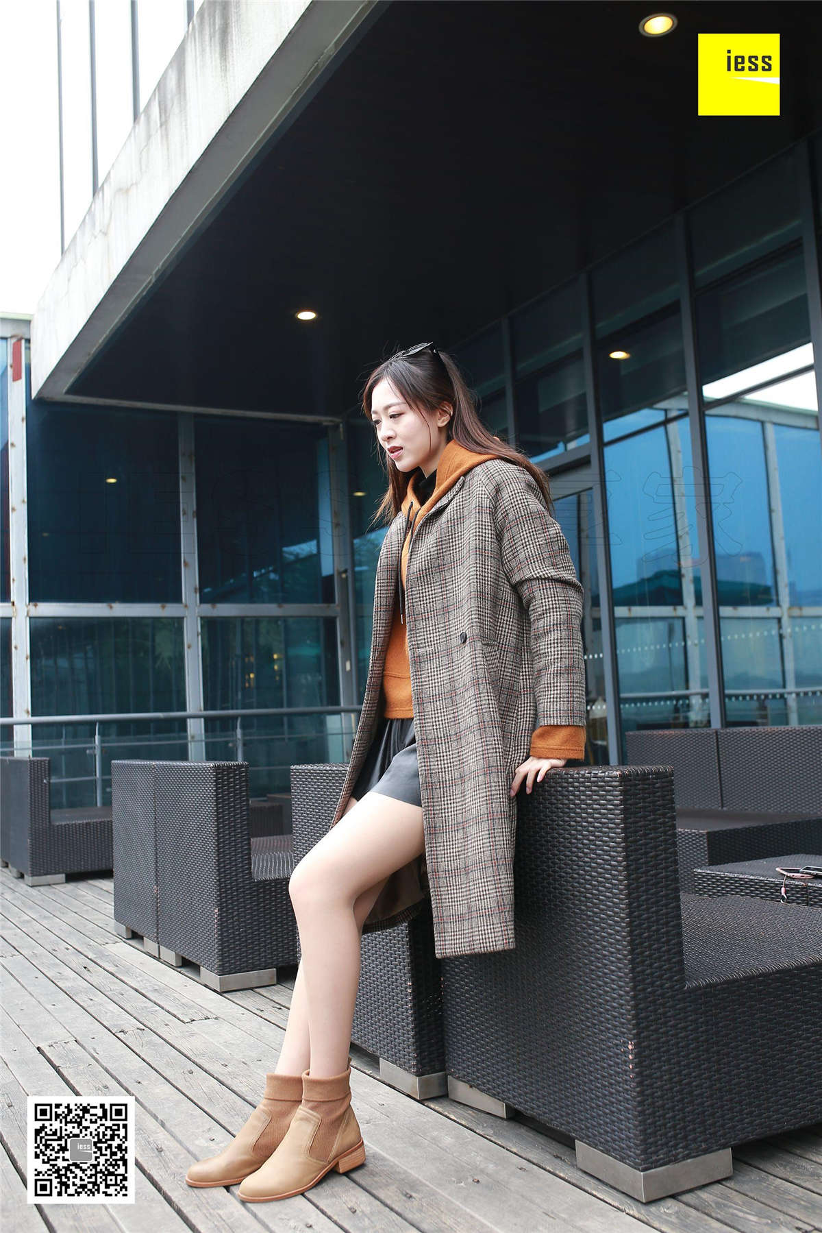 IESS异思趣向 丝享家168期：紫紫 霸气短靴肉丝-日更街拍