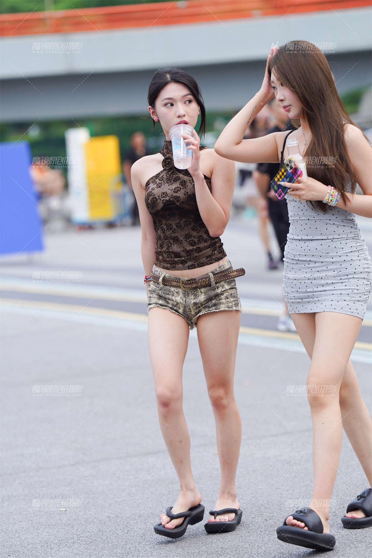 热裤美眉-日更街拍