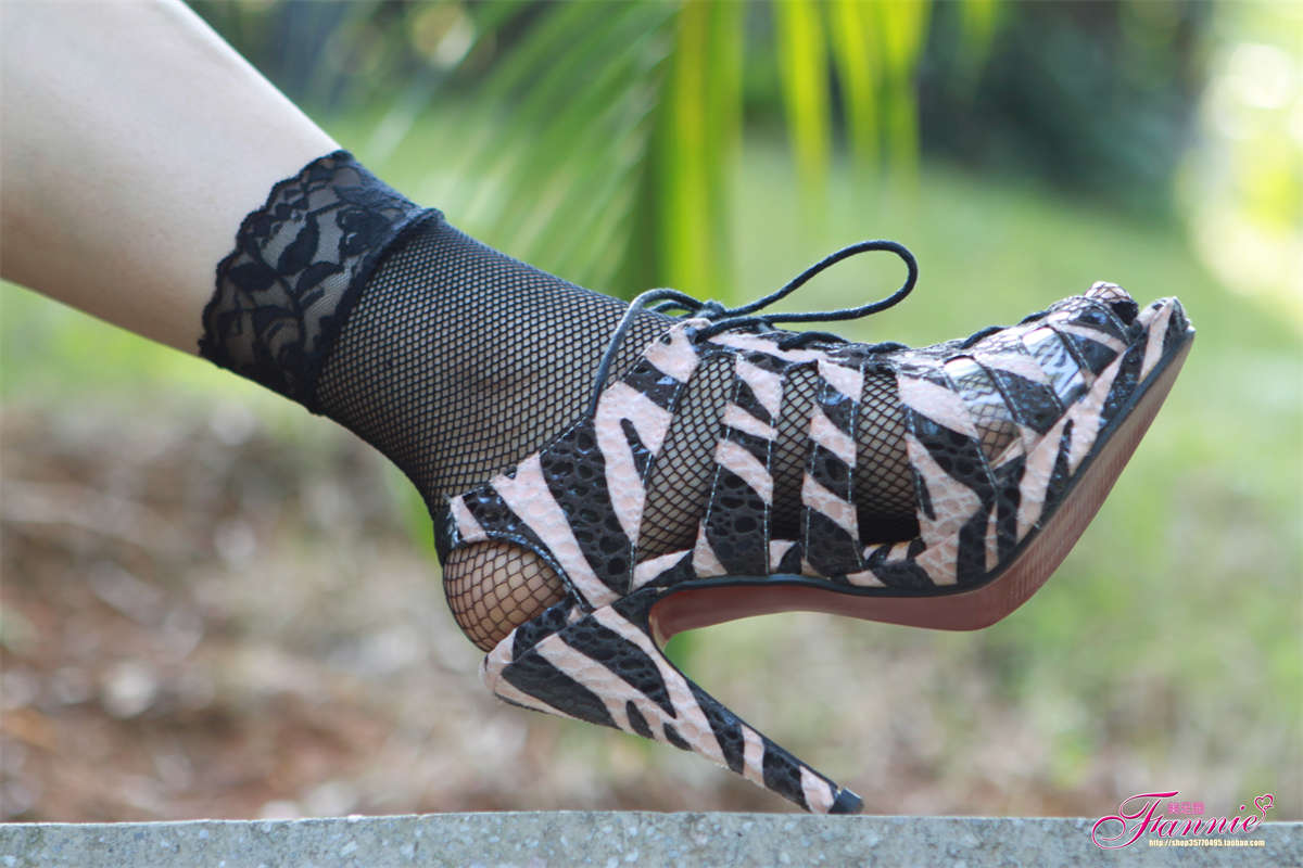 Fannie芬妮美足园NO.679 网不住的风情（黑网4）-日更街拍