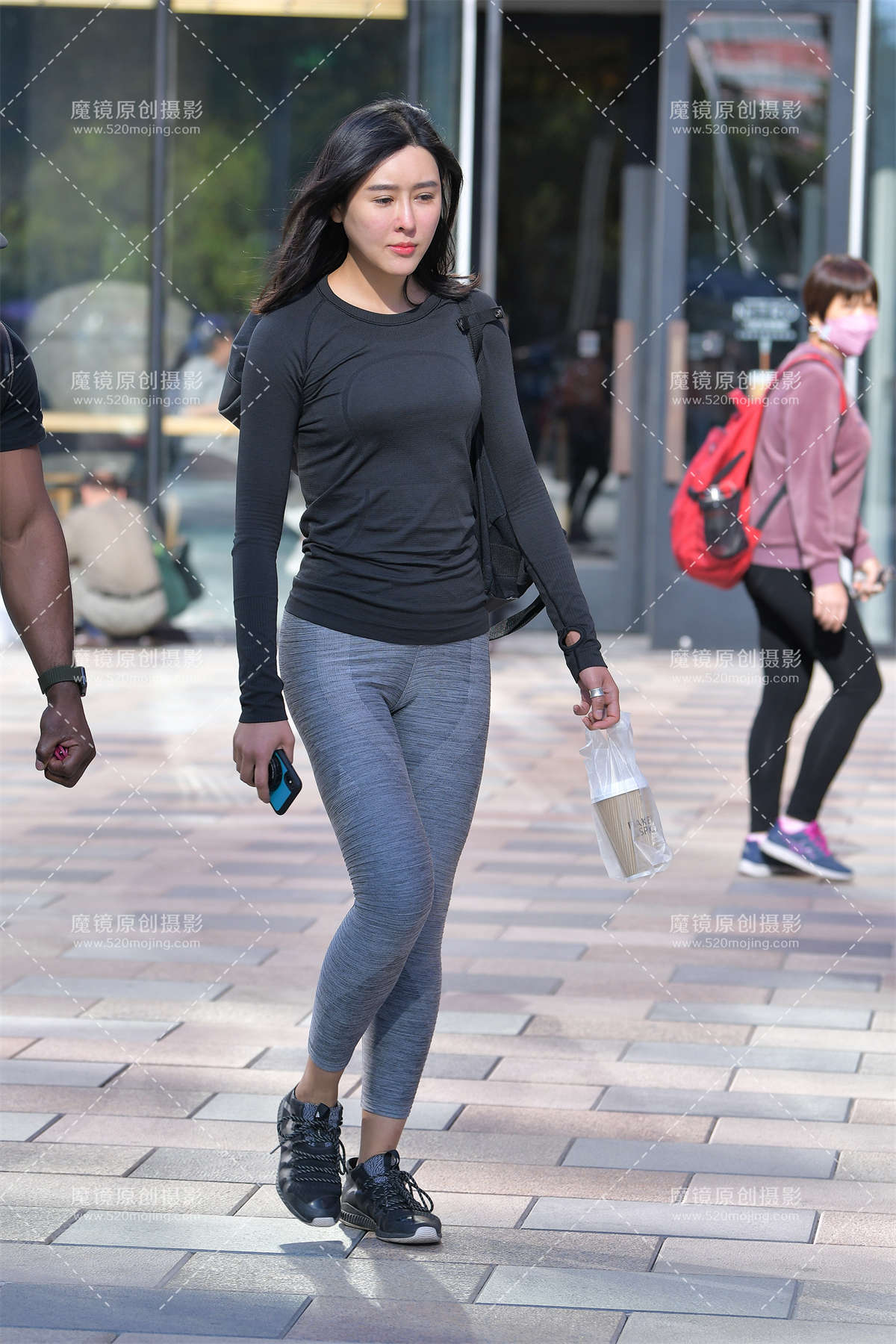 【红石赛帖】性感紧身瑜伽裤少妇-日更街拍