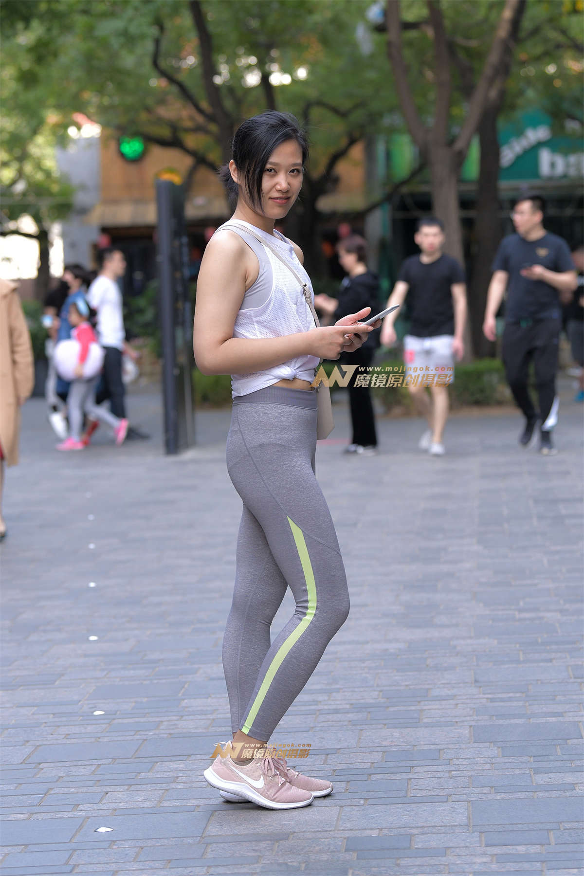 【红石赛帖】喜欢自拍的瑜伽裤少妇-日更街拍