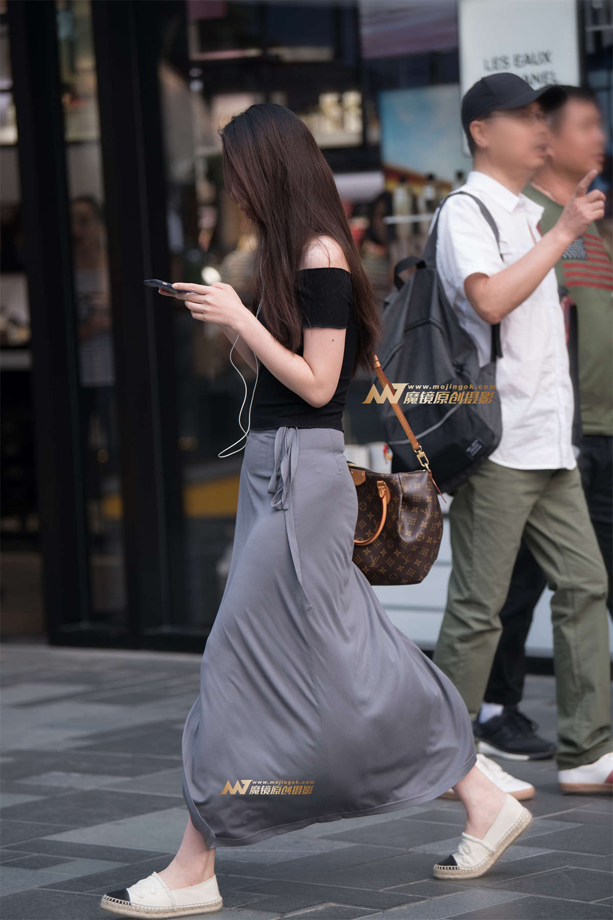 【一只傻麋鹿赛帖】性感灰色贴身长裙美女-日更街拍