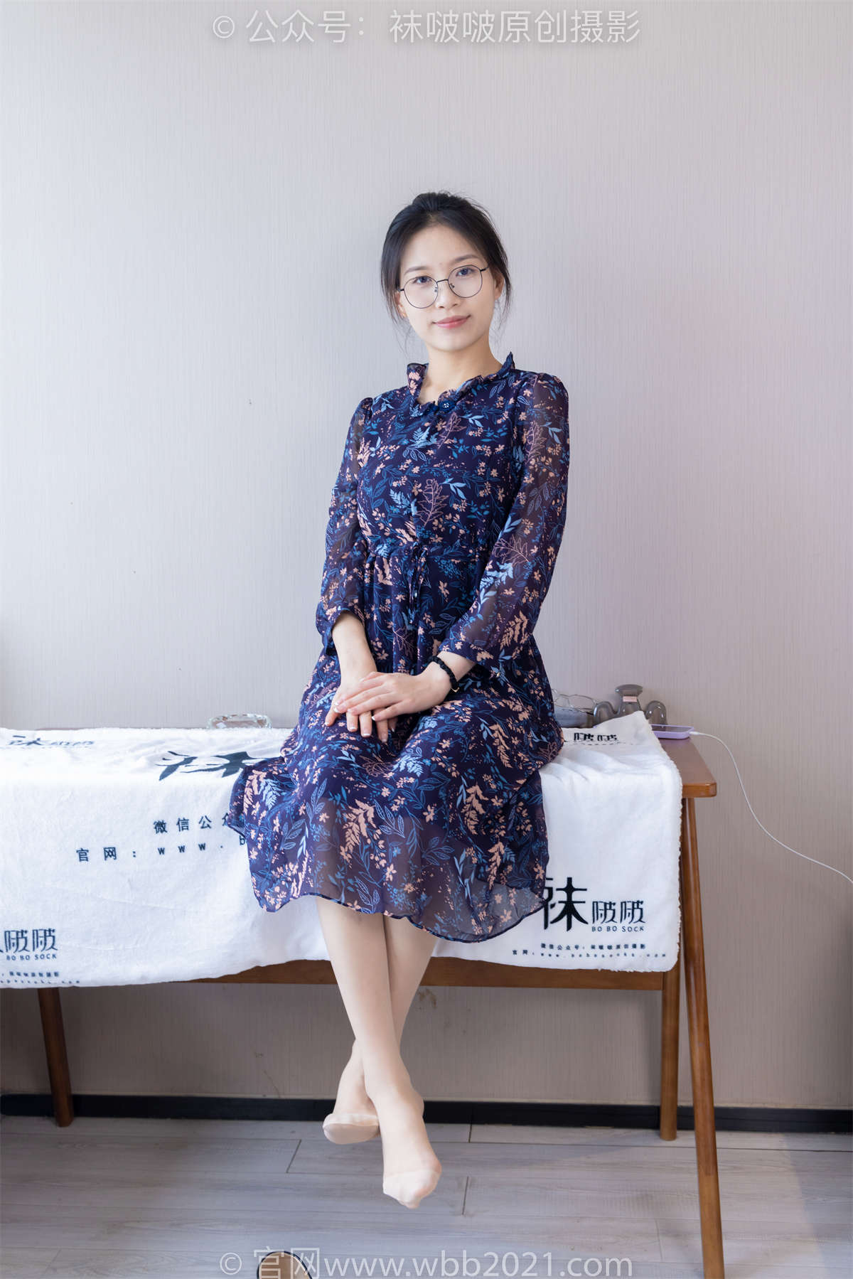 袜啵啵 No.397 芝士-皮鞋、平底鞋、肉丝（脚尖加固款）、黑丝（脚尖加固款）、花絮版包含穿脱丝袜过程 花絮版-日更街拍