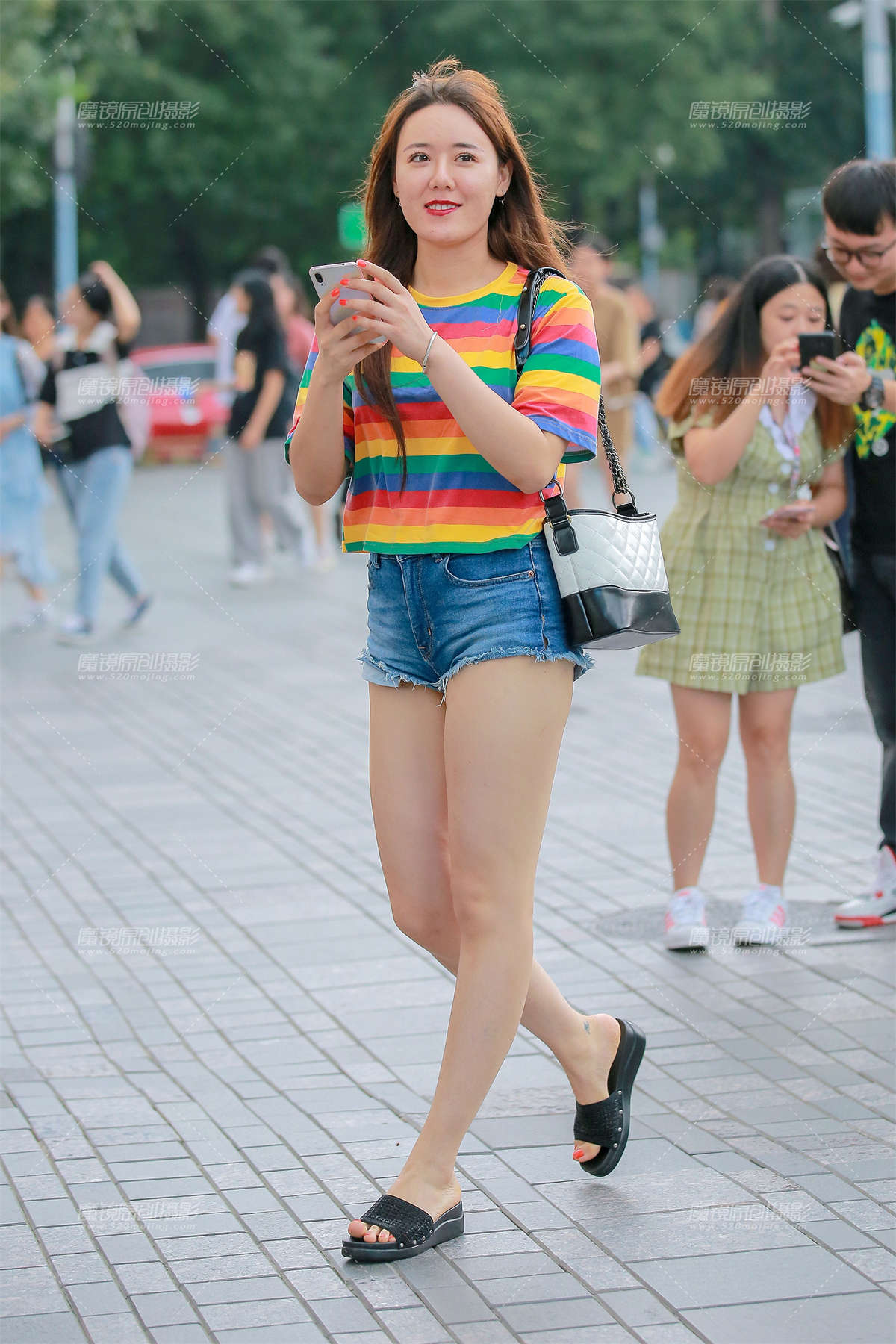 热裤美眉-日更街拍