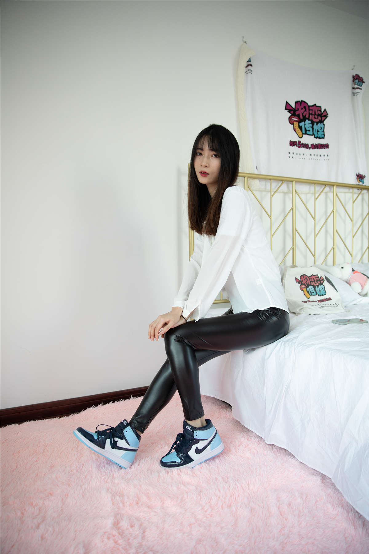 物恋传媒 NO.622 猫耳-蓝色的月亮-日更街拍