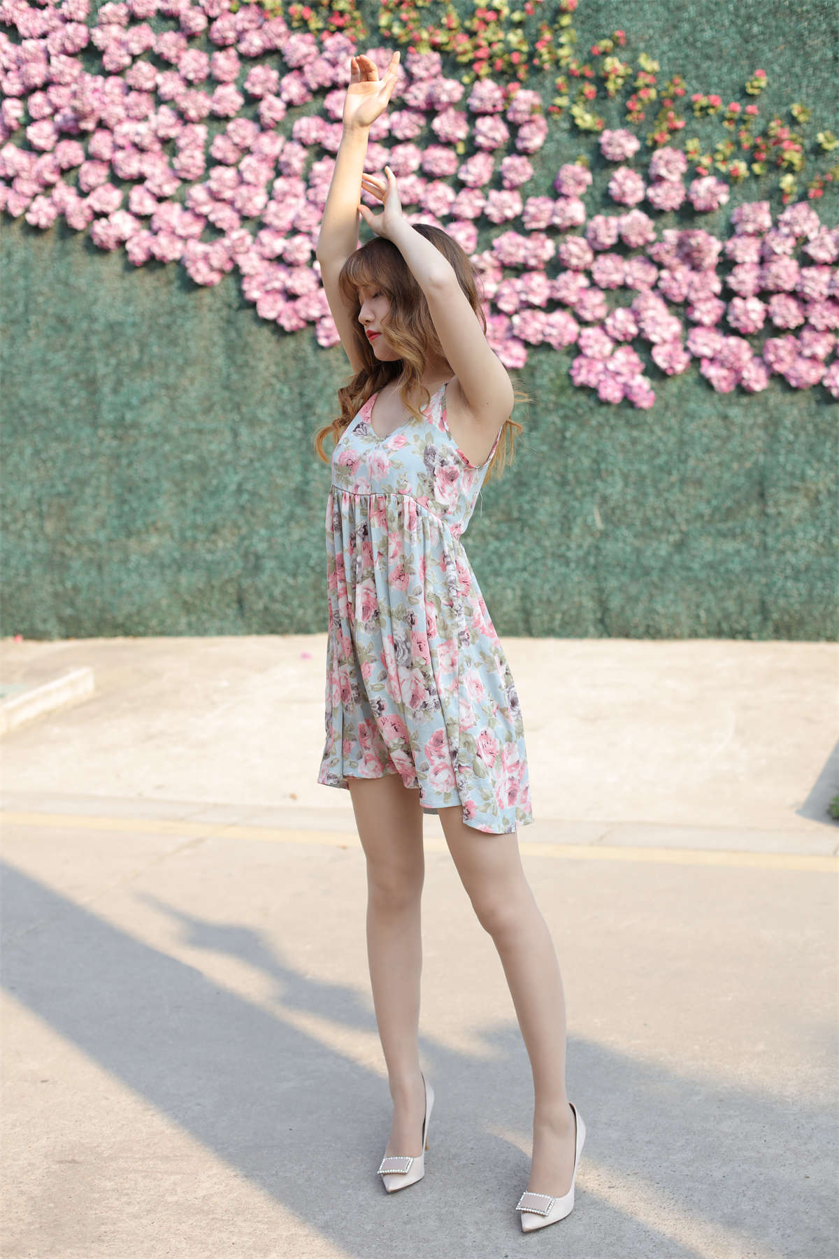图片[2]-奈丝写真 NO.076 高高-花朵儿吊带裙-日更街拍
