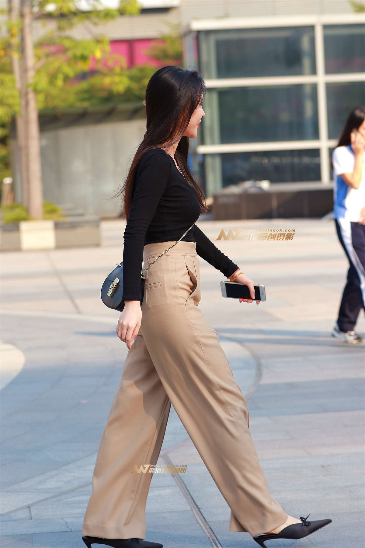 图片[2]-她-好美的事业线 性感美女-日更街拍