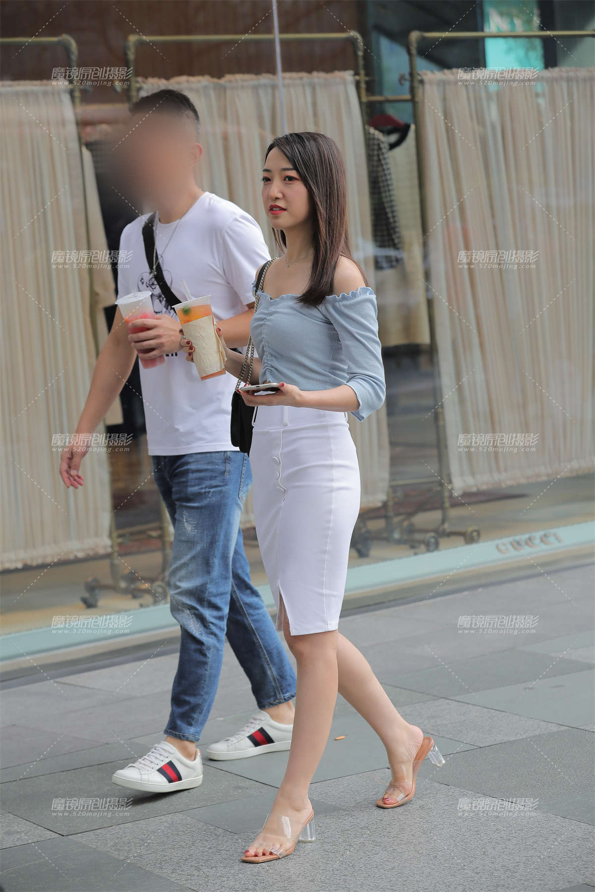 端庄素雅的白色包臀裙美女-日更街拍