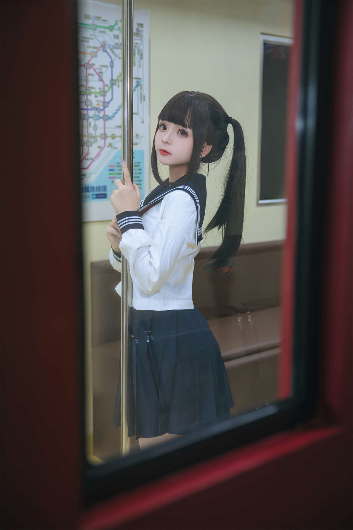 椎名莜 No.200 列车JK-日更街拍