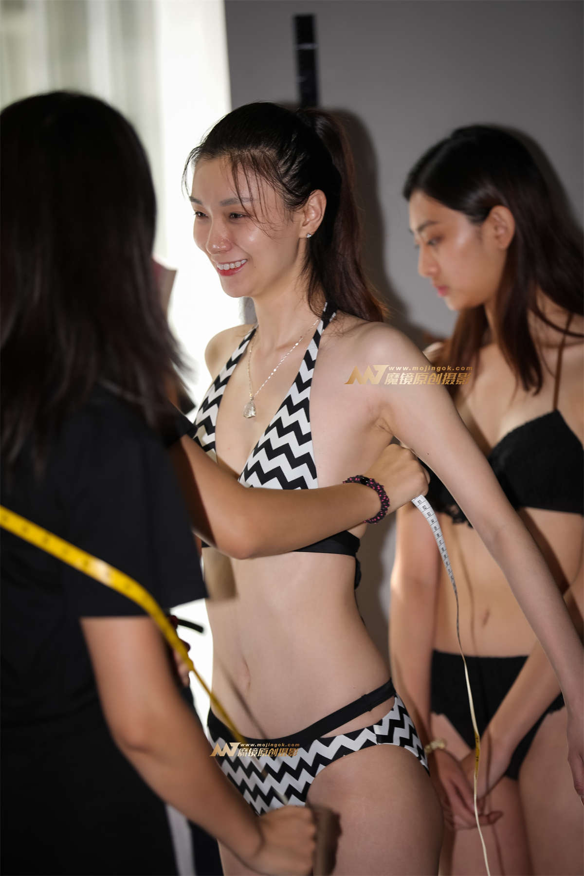 身体检测-白皙靓丽惹人爱的模特-日更街拍