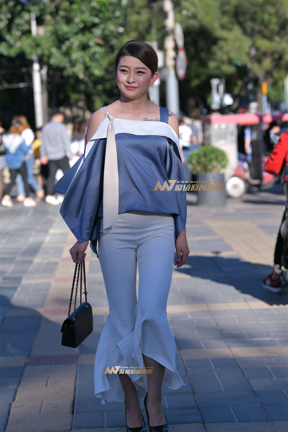 【红石赛帖】性感白裤少妇-日更街拍