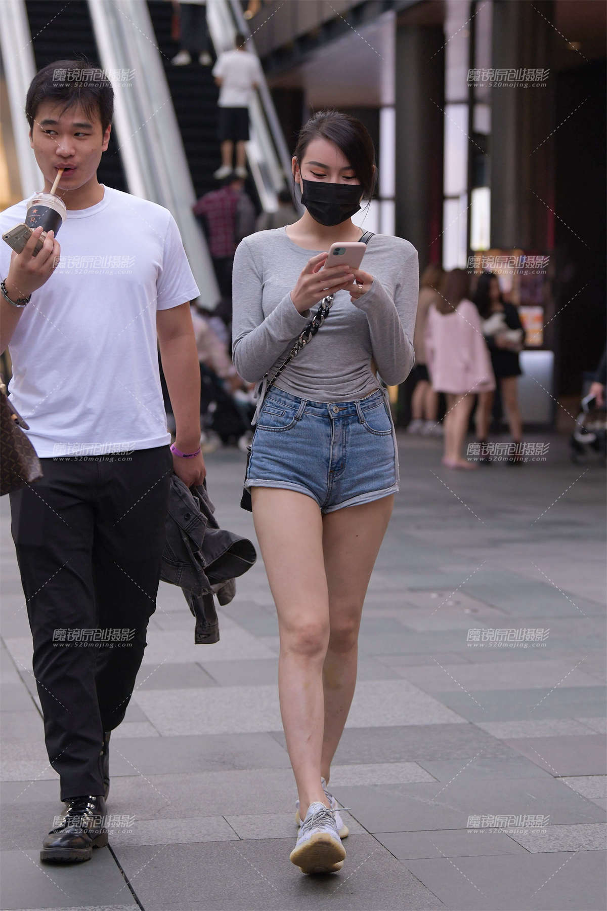 超短热裤大白腿女人-日更街拍