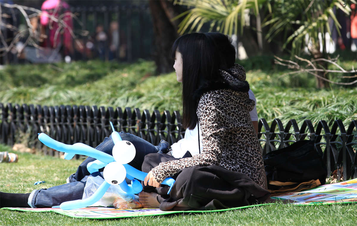 图片[2]-踏青公园街拍系列No.170 这么好的目标，只拍到一张脸图，也不知当时怎么想的-日更街拍