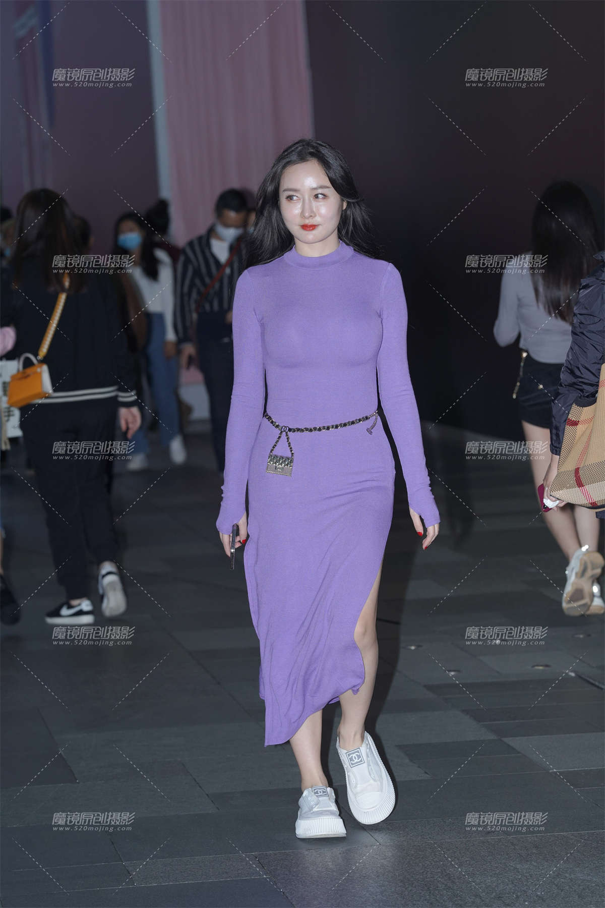 长裙美眉-日更街拍