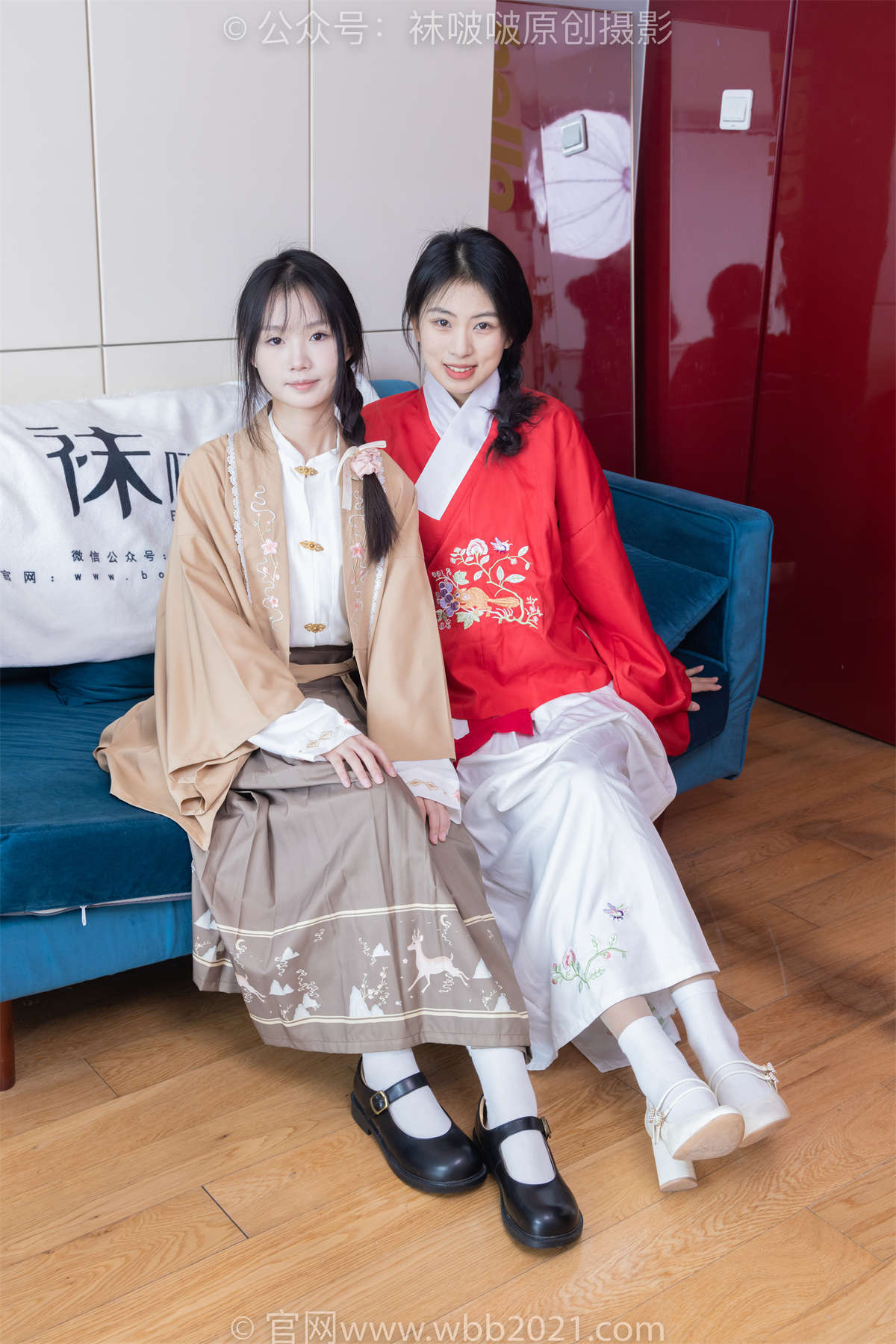 图片[2]-袜啵啵 No.400 奶油甜甜圈-两双高跟鞋、白棉袜、肉丝（脚尖加固款）、 棉袜丝袜脚对脚，斗脚剧情（仅花絮剧情版）、古装 花絮剧情版-日更街拍