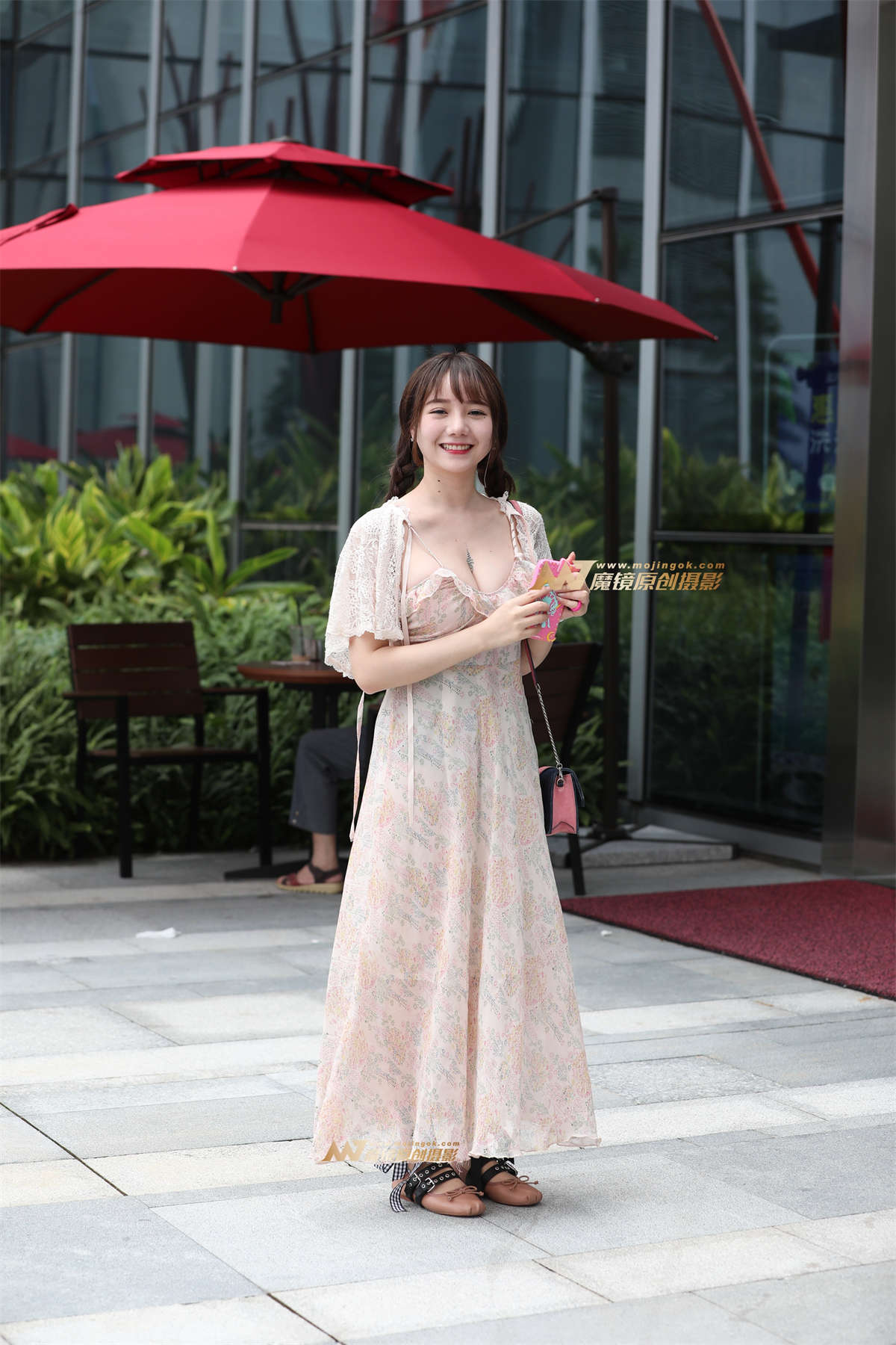 图片[2]-[辉辉赛贴]碎花长裙妹子笑的真可爱-日更街拍