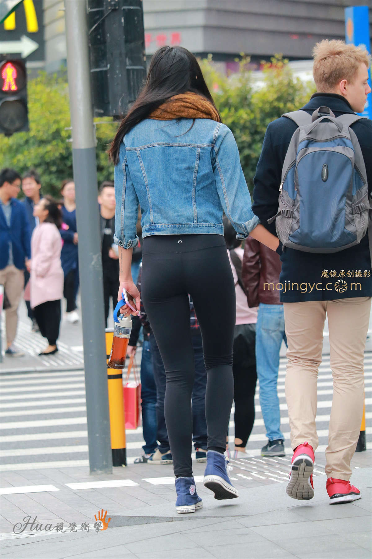 图片[2]-牛仔上衣身材高挑的紧身裤-日更街拍