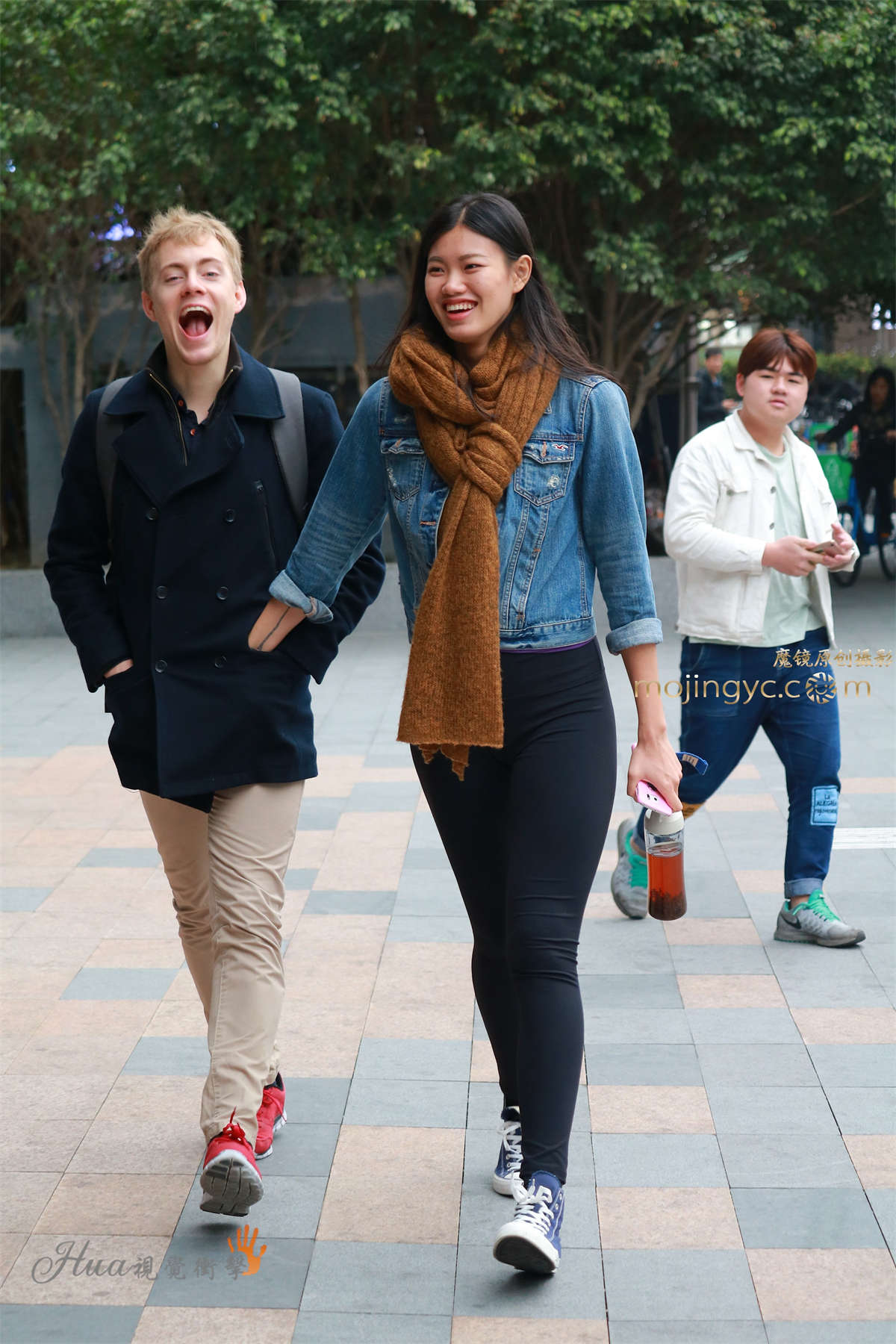 牛仔上衣身材高挑的紧身裤-日更街拍