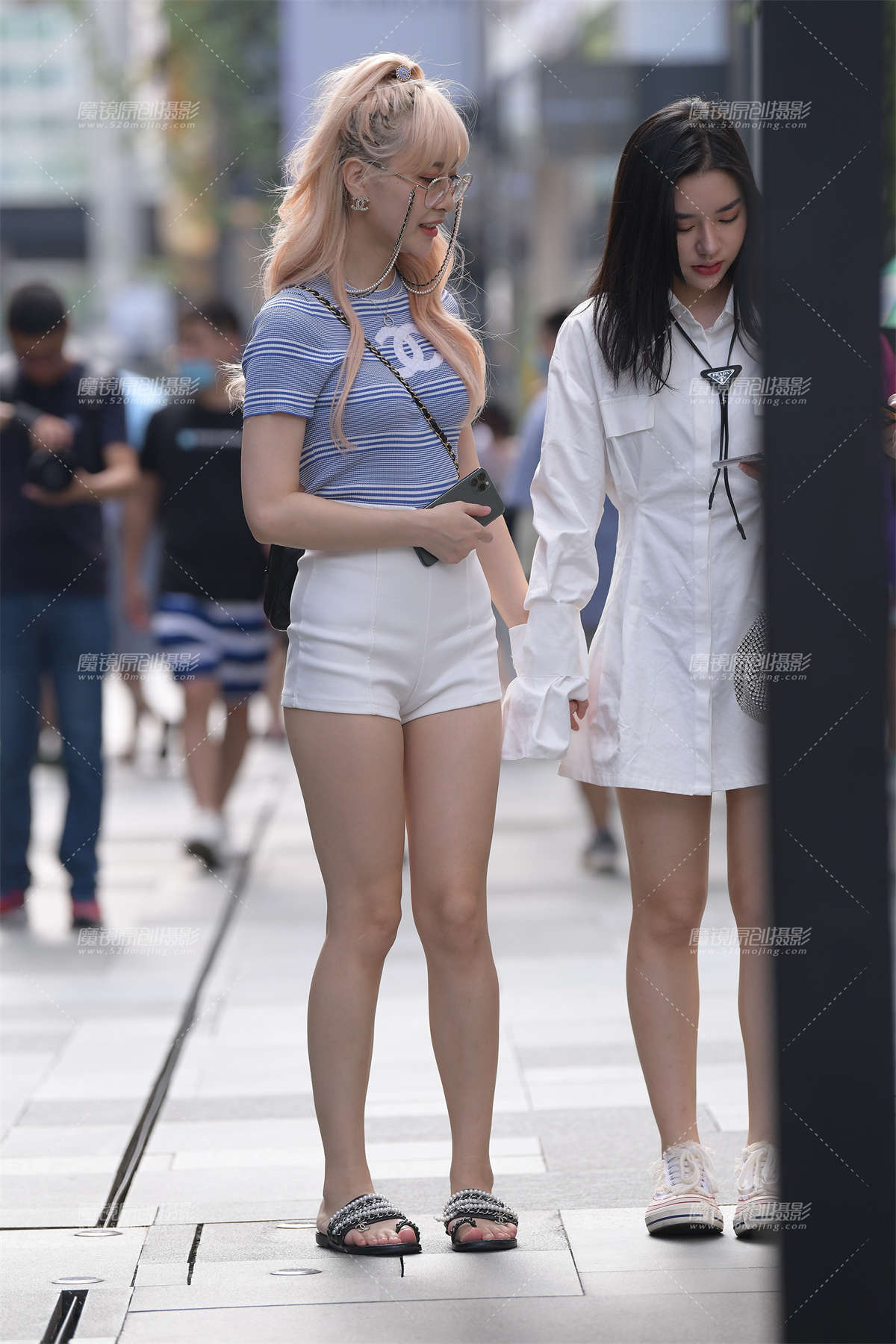 超萌，超短热裤YY 性感美眉~-日更街拍