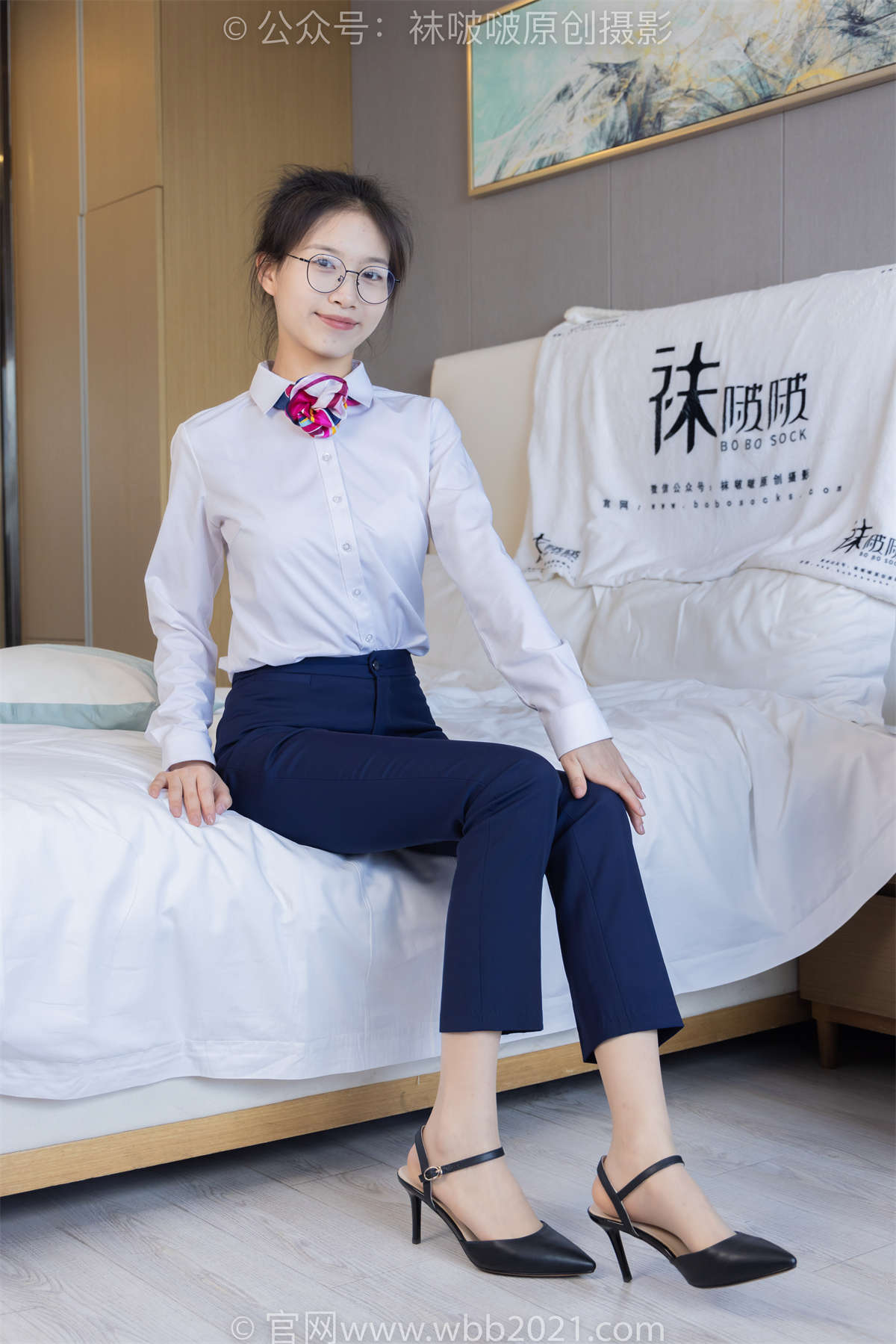 图片[2]-袜啵啵 No.401 芝士-高跟鞋、肉丝（脚尖微加固款）、裸足、银行制服裤里丝 花絮版-日更街拍