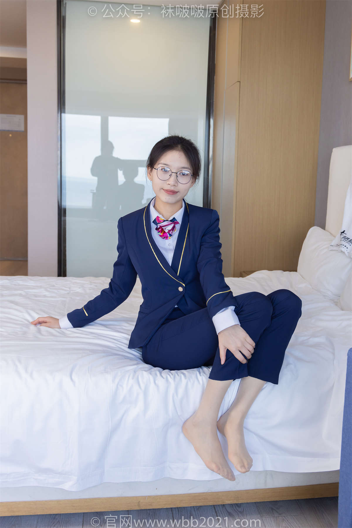 袜啵啵 No.401 芝士-高跟鞋、肉丝（脚尖微加固款）、裸足、银行制服裤里丝 花絮版-日更街拍