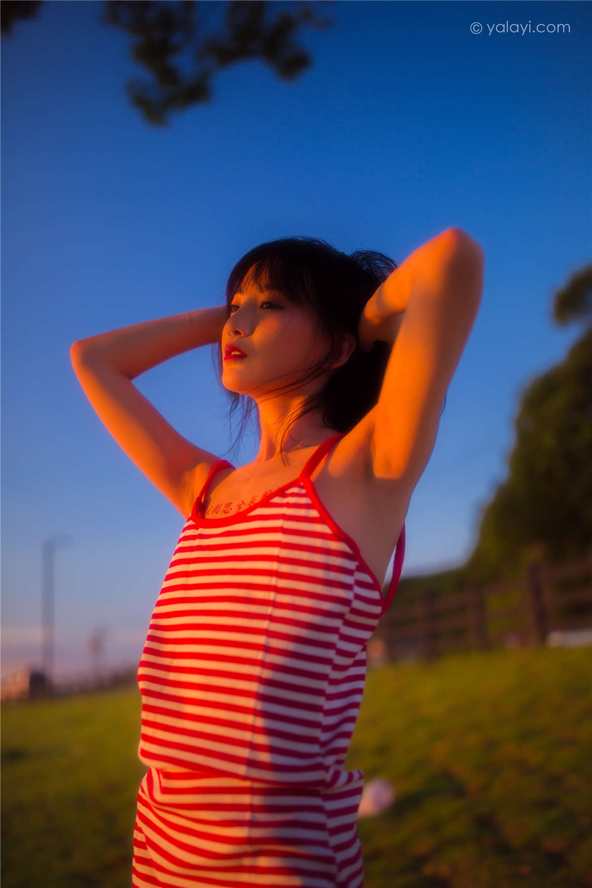 图片[2]-YALAYI雅拉伊 NO.690 落落 红了-日更街拍