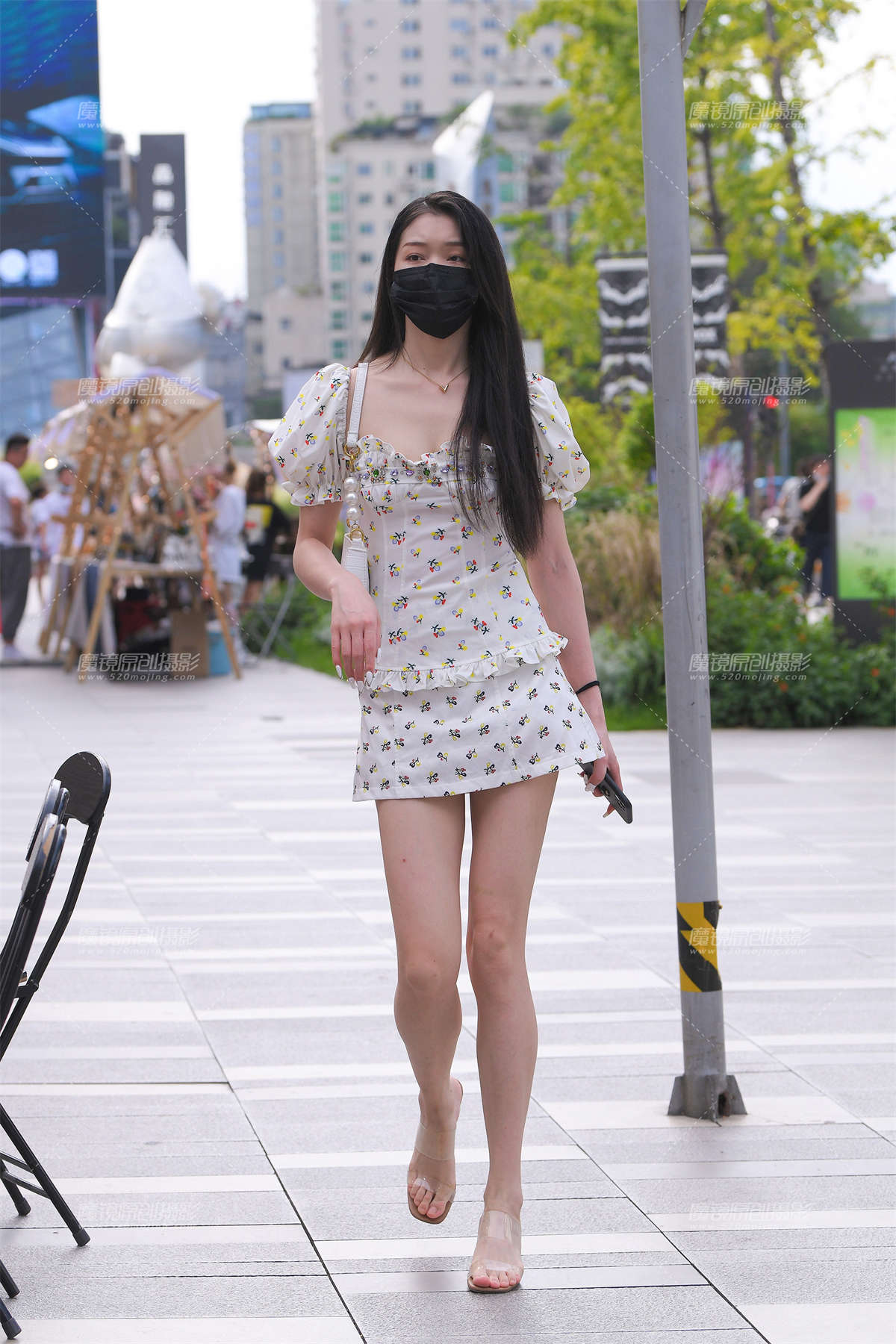 白皙美腿小姐姐-日更街拍