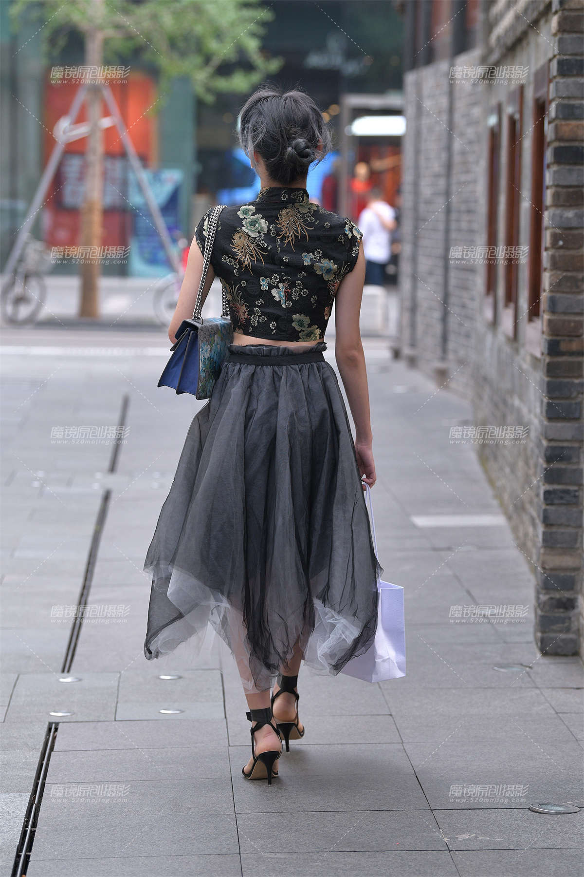 图片[2]-【补档】性感的小姐姐-日更街拍